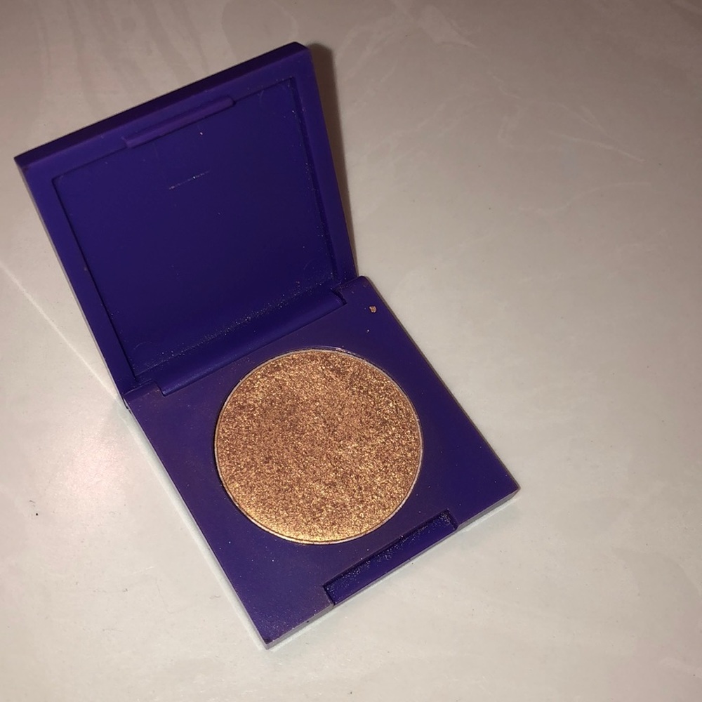 Golden Shimmer Eyeshadow